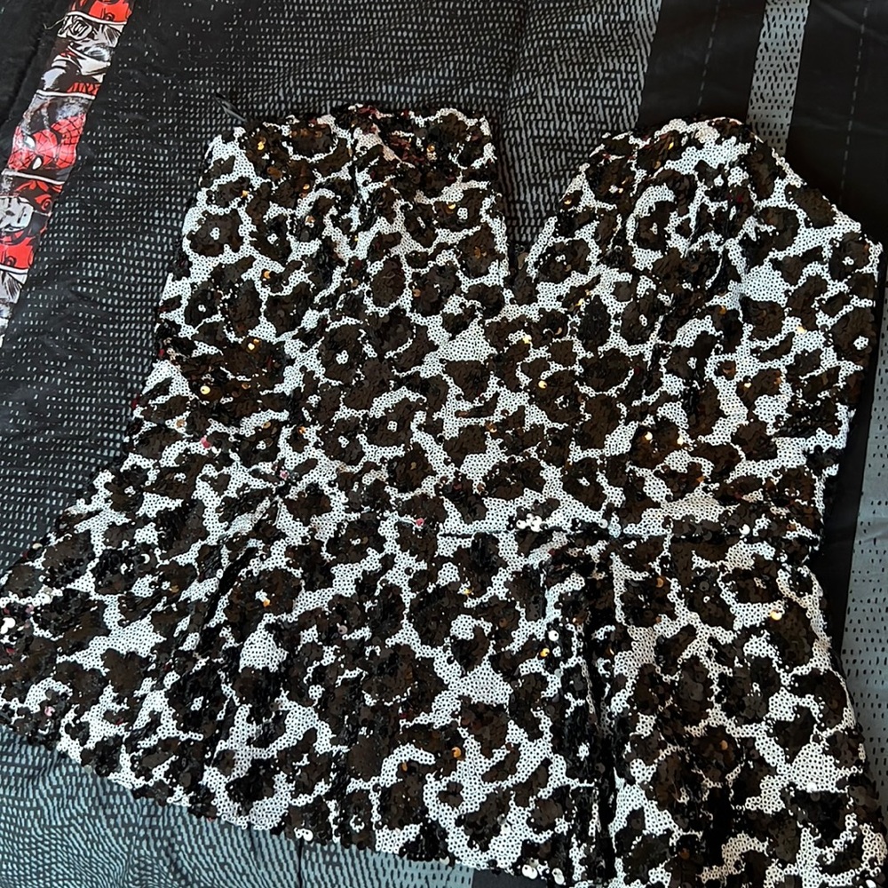 Guess sequin low cut top
